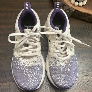 Size 6 Salomon predict soc 2 in light purple and white